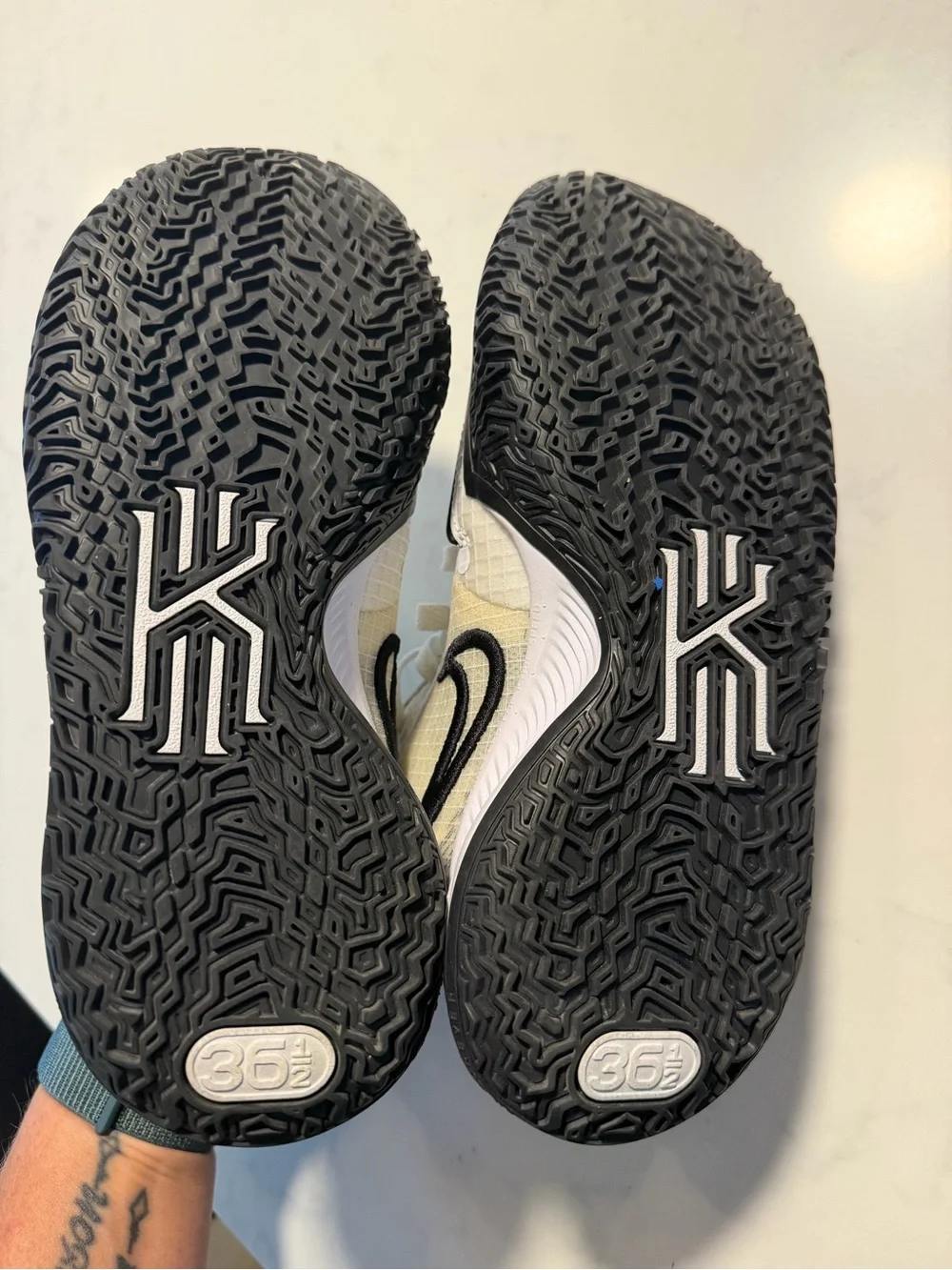 Nike Kyrie Low 4 TB basketball sneaker